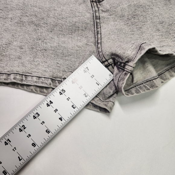 ⭐️Wild Fable Acid Wash Mom Jean Shorts – High Rise | Size 12 - Picture 7 of 8